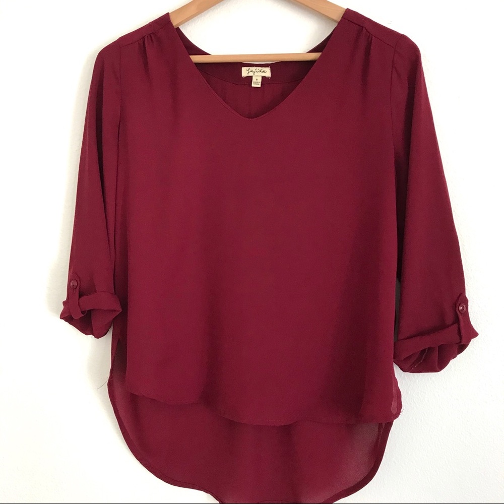 ⭐️Lily White Hi-Low Burgundy Blouse E1